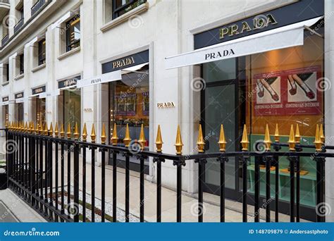 Prada store, avenue Montaigne, Paris